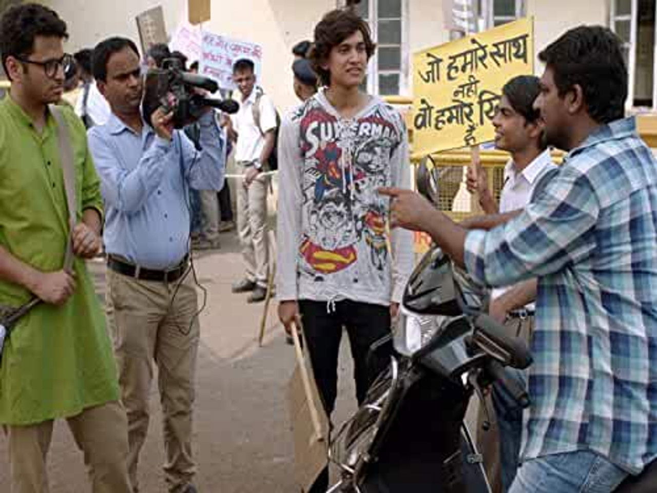 Chacha Vidhayak Hain Humare: 1×6